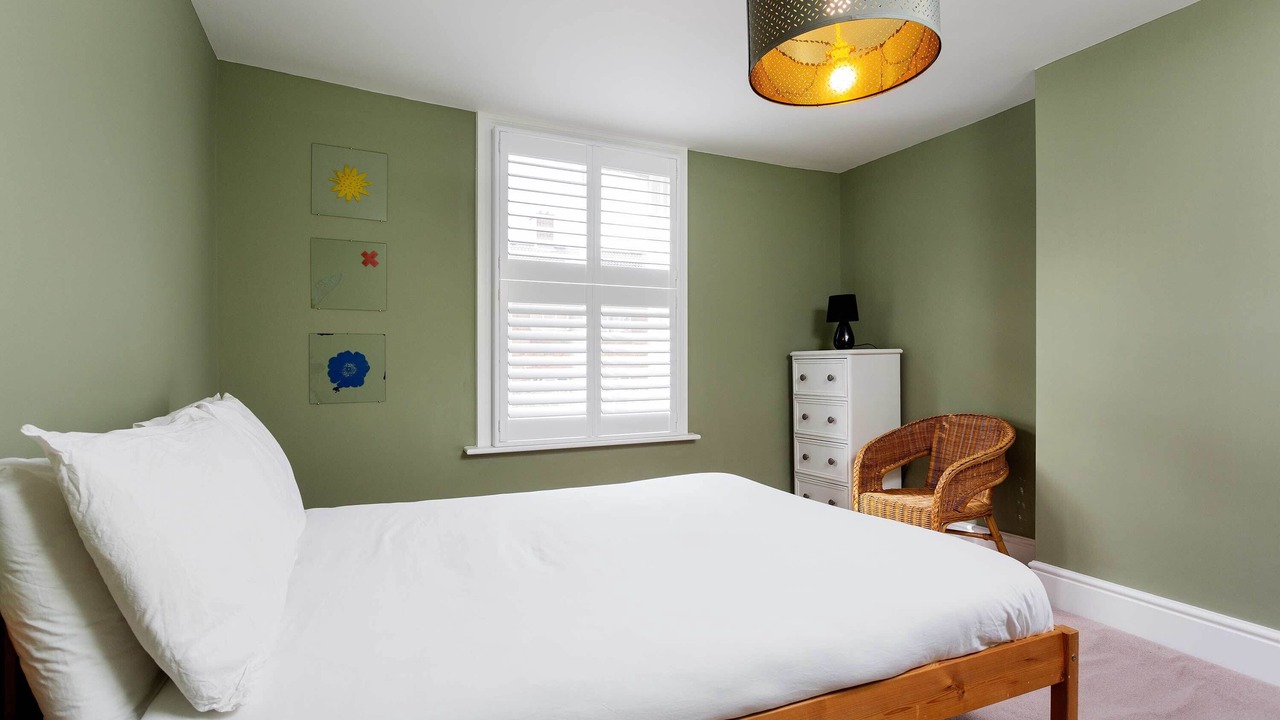 Photo of Bedroom in Oval