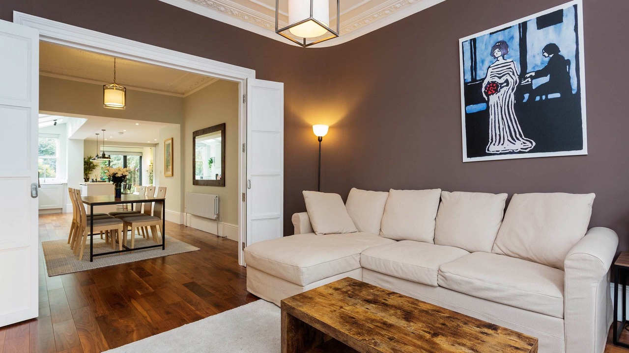 Photo of Livingroom in Oval