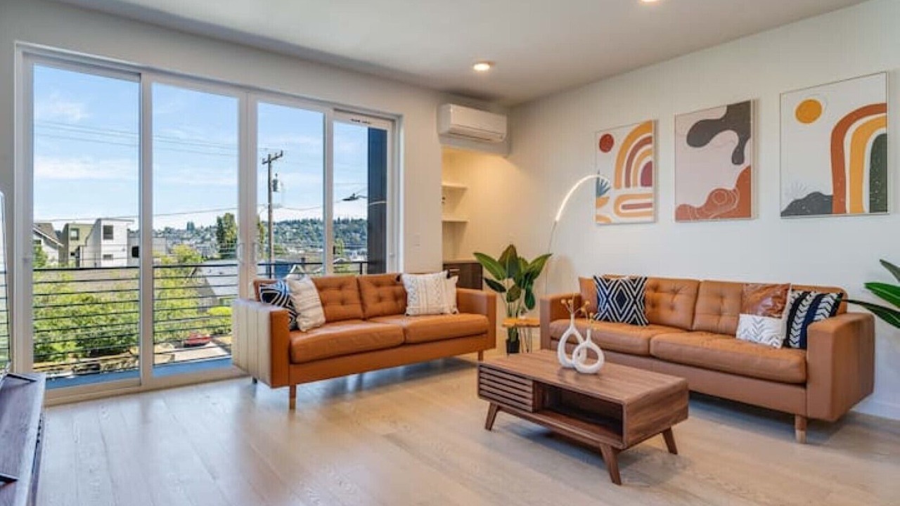 Photo of Livingroom in East Queen Anne