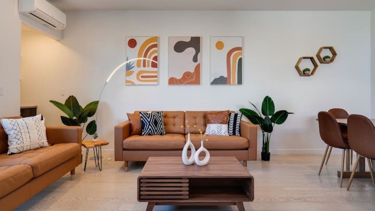 Photo of Livingroom in East Queen Anne