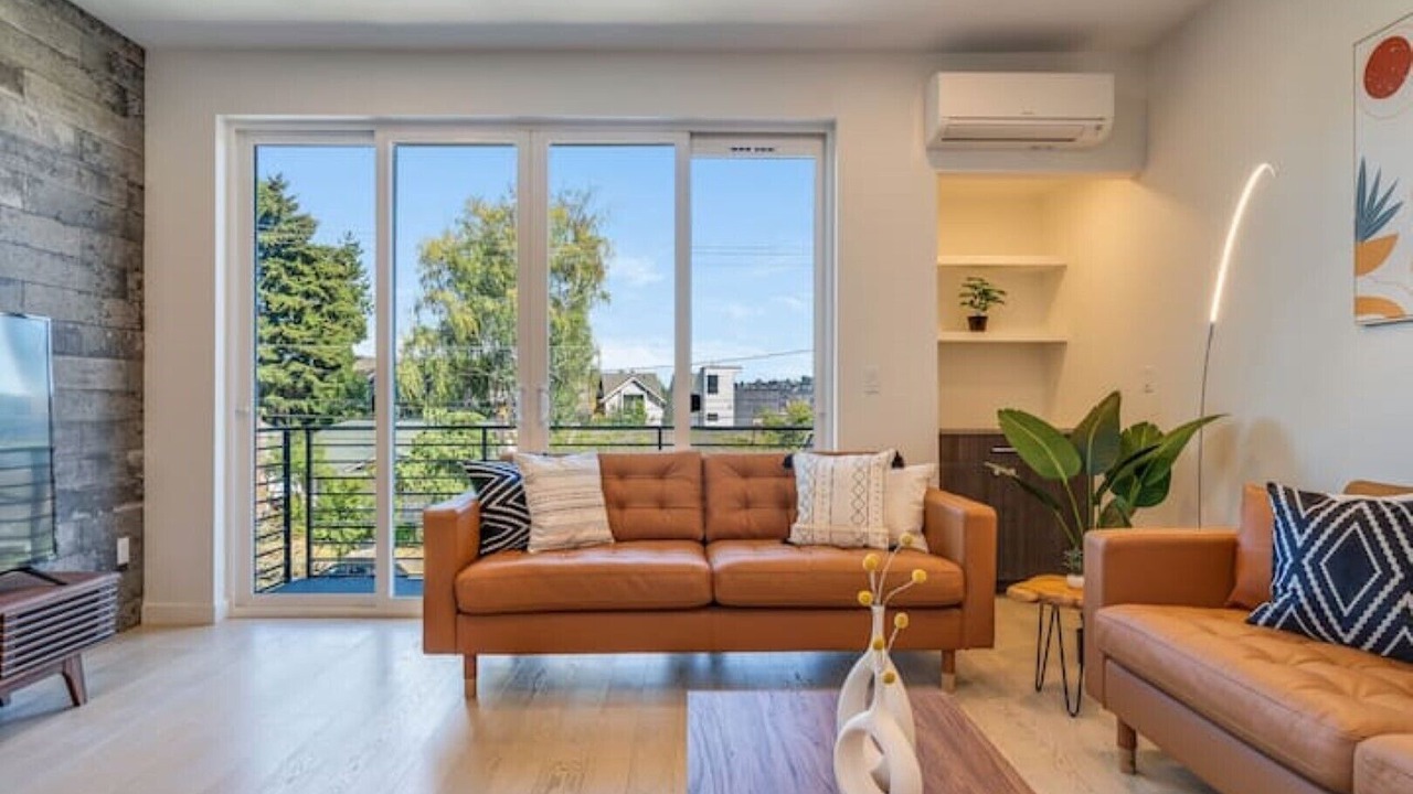 Photo of Livingroom in East Queen Anne