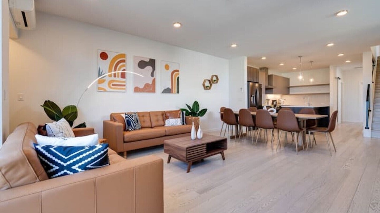 Photo of Livingroom in East Queen Anne