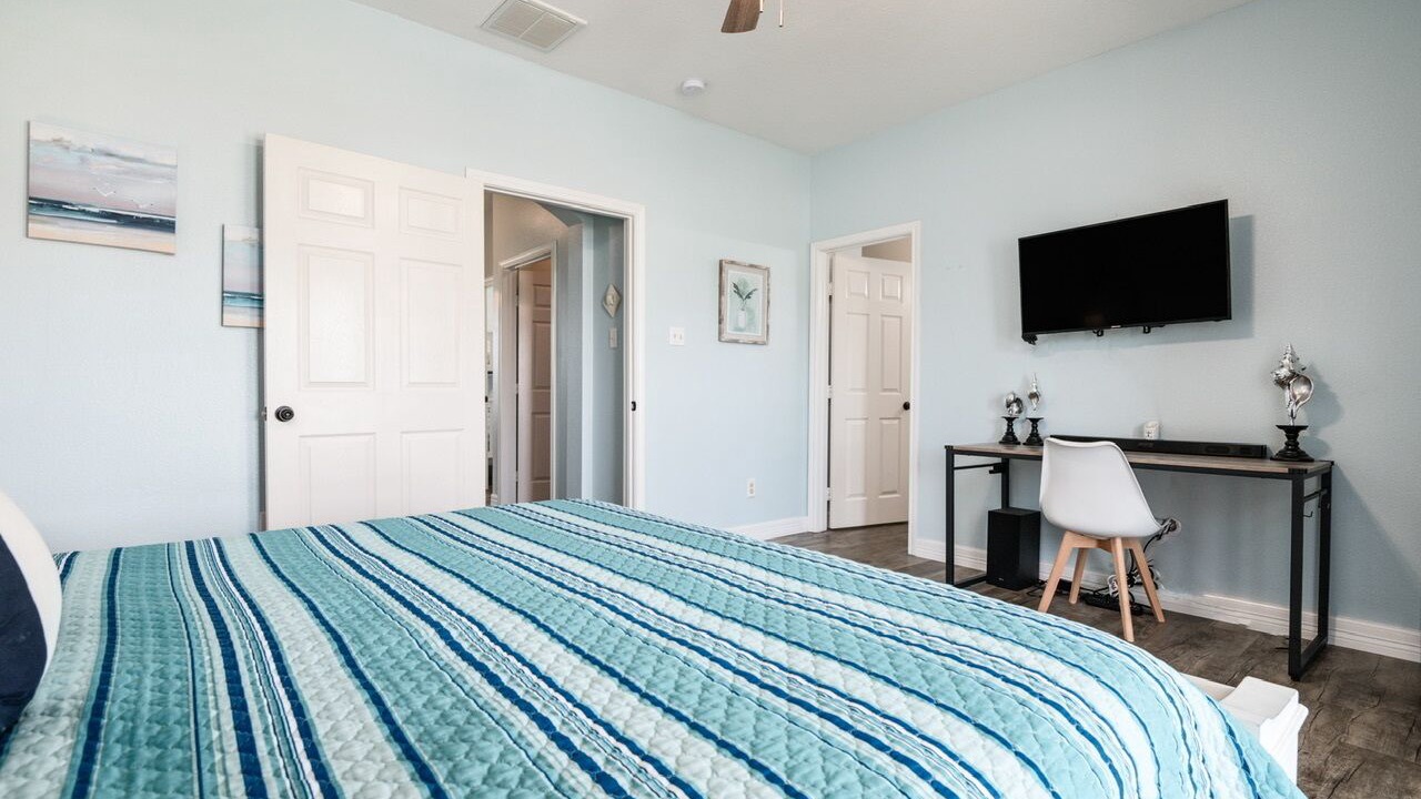 Photo of Bedroom in Crystal Beach