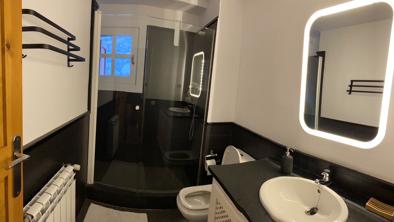 Photo of Bathroom in Tredos