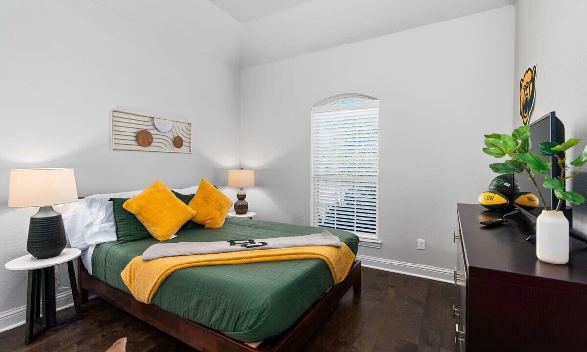 Photo of Bedroom in Hewitt