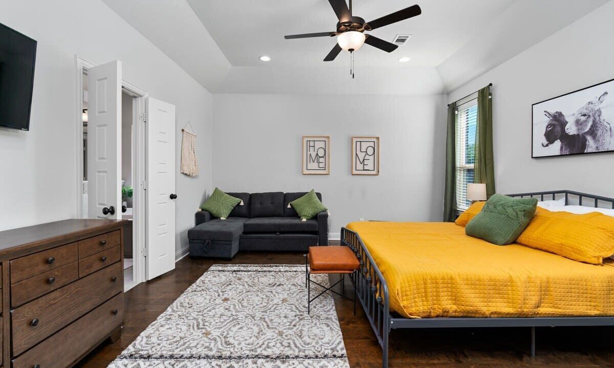 Photo of Bedroom in Hewitt
