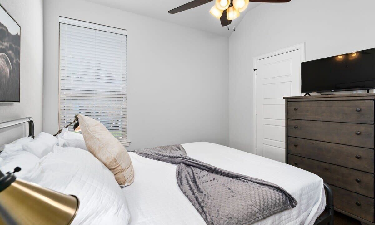 Photo of Bedroom in Hewitt