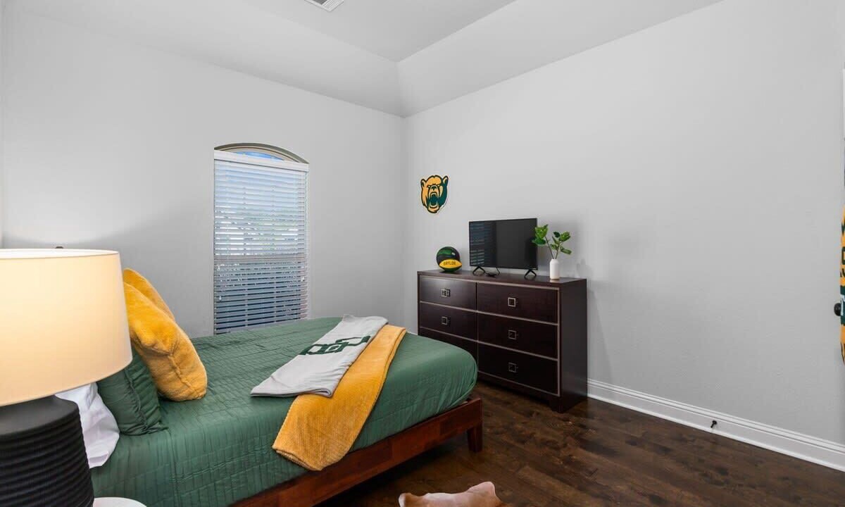 Photo of Bedroom in Hewitt