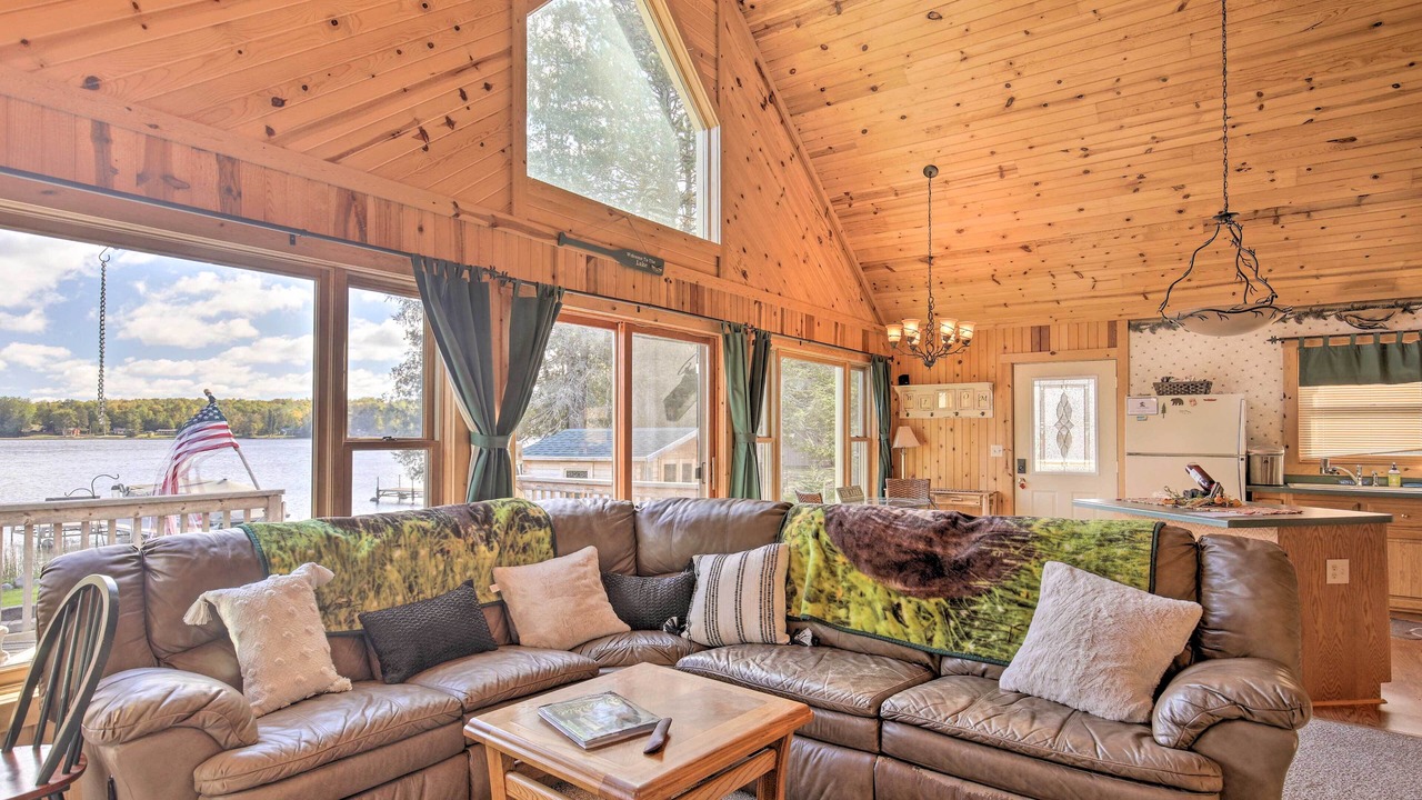 Photo of Livingroom in Pine Lake