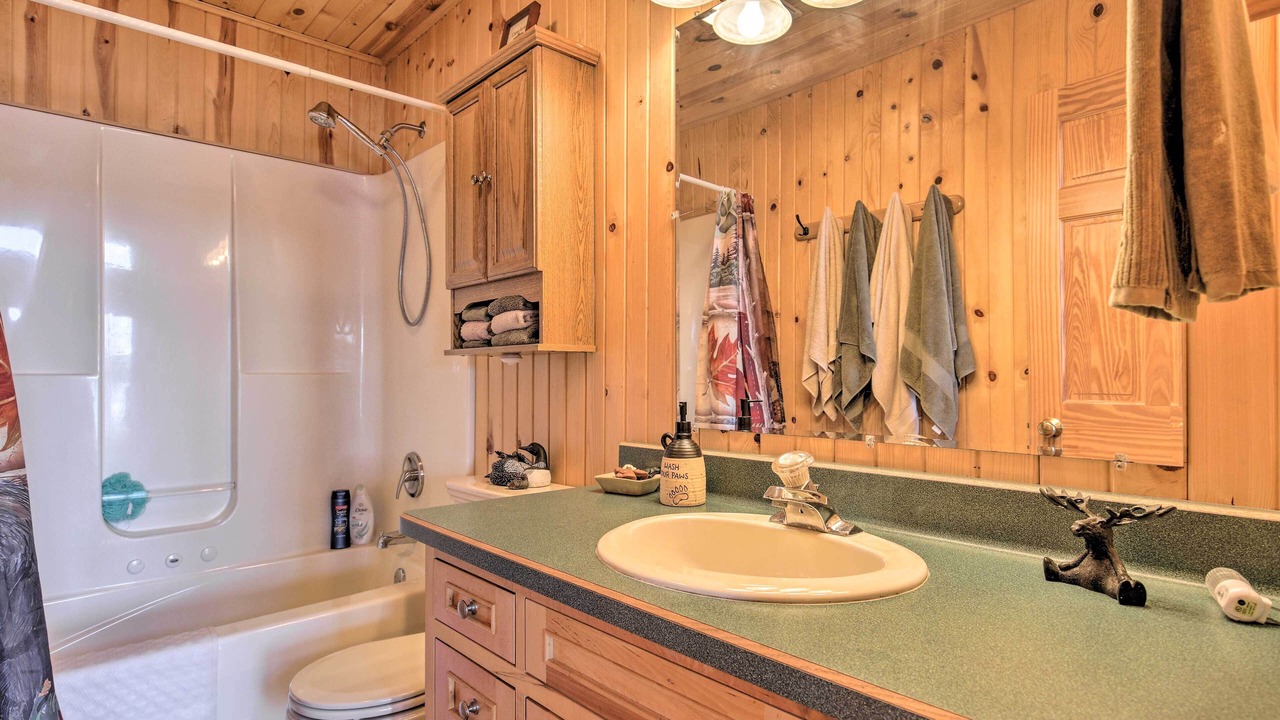 Photo of Bathroom in Pine Lake