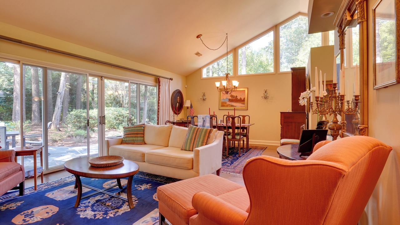 Photo of Livingroom in Summerville Historic District