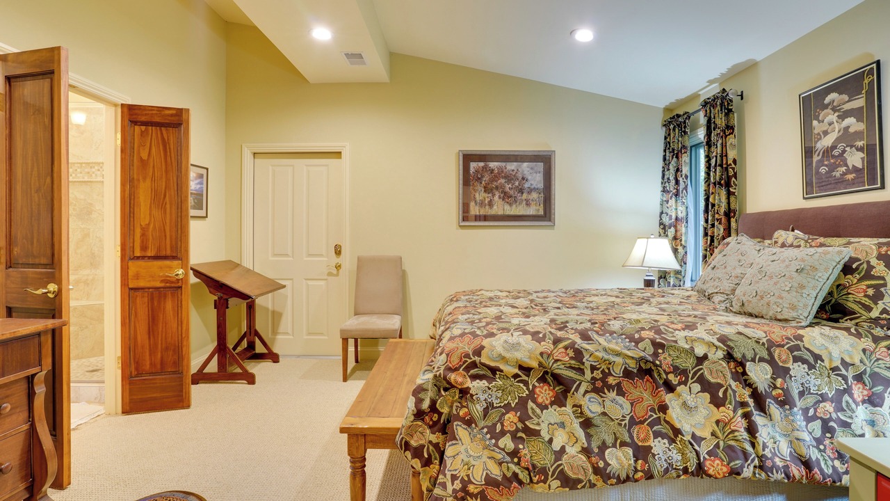 Photo of Bedroom in Summerville Historic District