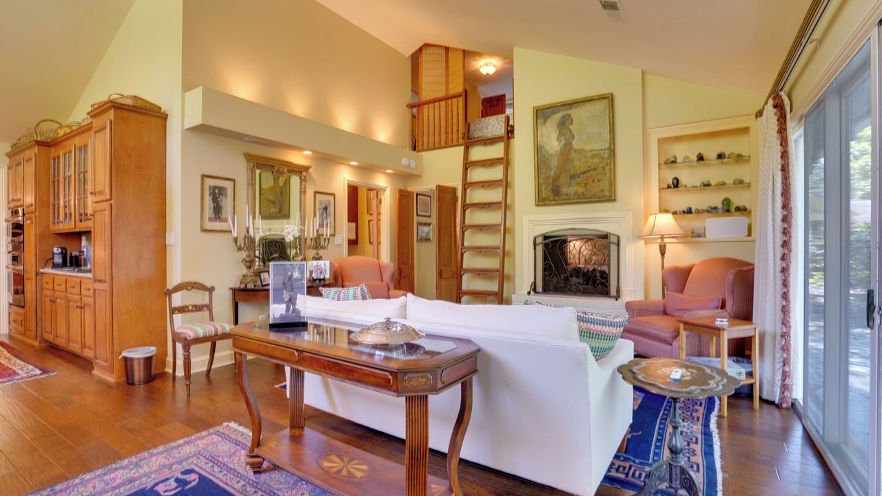 Photo of Bedroom in Summerville Historic District