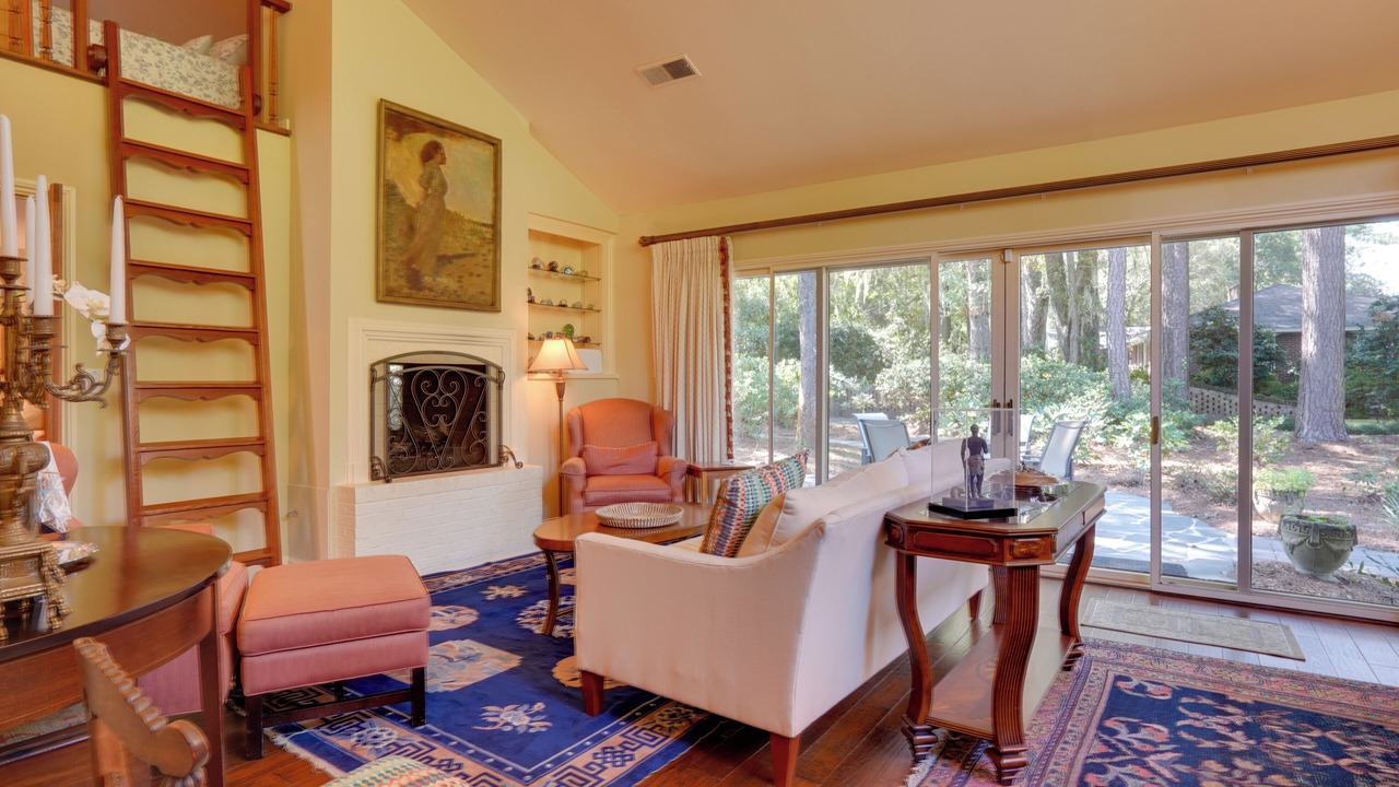 Photo of Bedroom in Summerville Historic District
