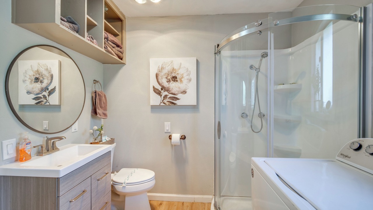 Photo of Bathroom in Roseburg