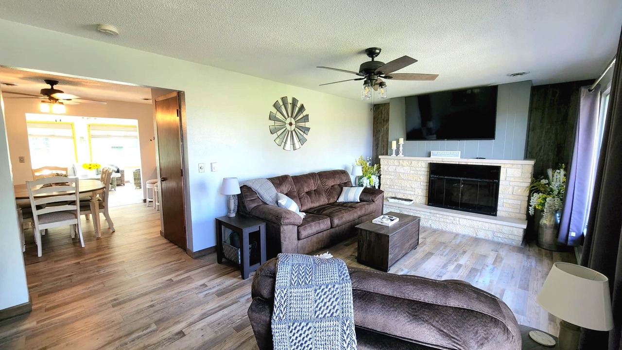 Photo of Livingroom in Lansing