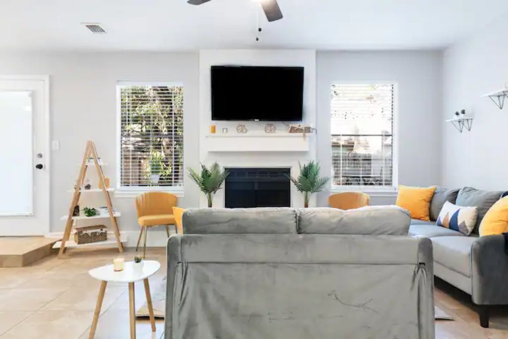 Photo of Livingroom in Grogan's Mill