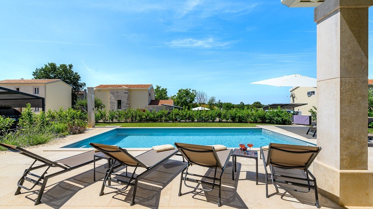 Photo of Outdoor in Tinjan