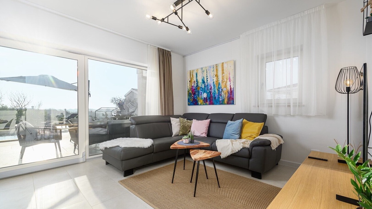 Photo of Livingroom in Tinjan