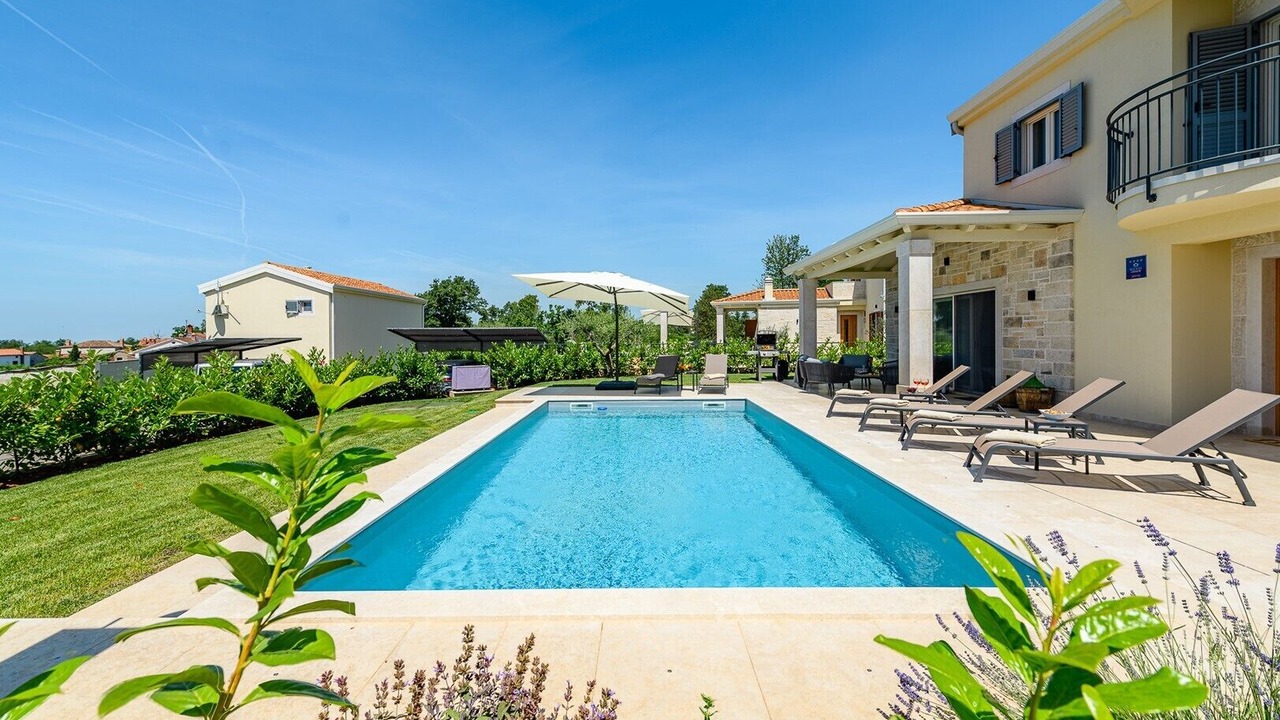 Photo of Outdoor in Tinjan