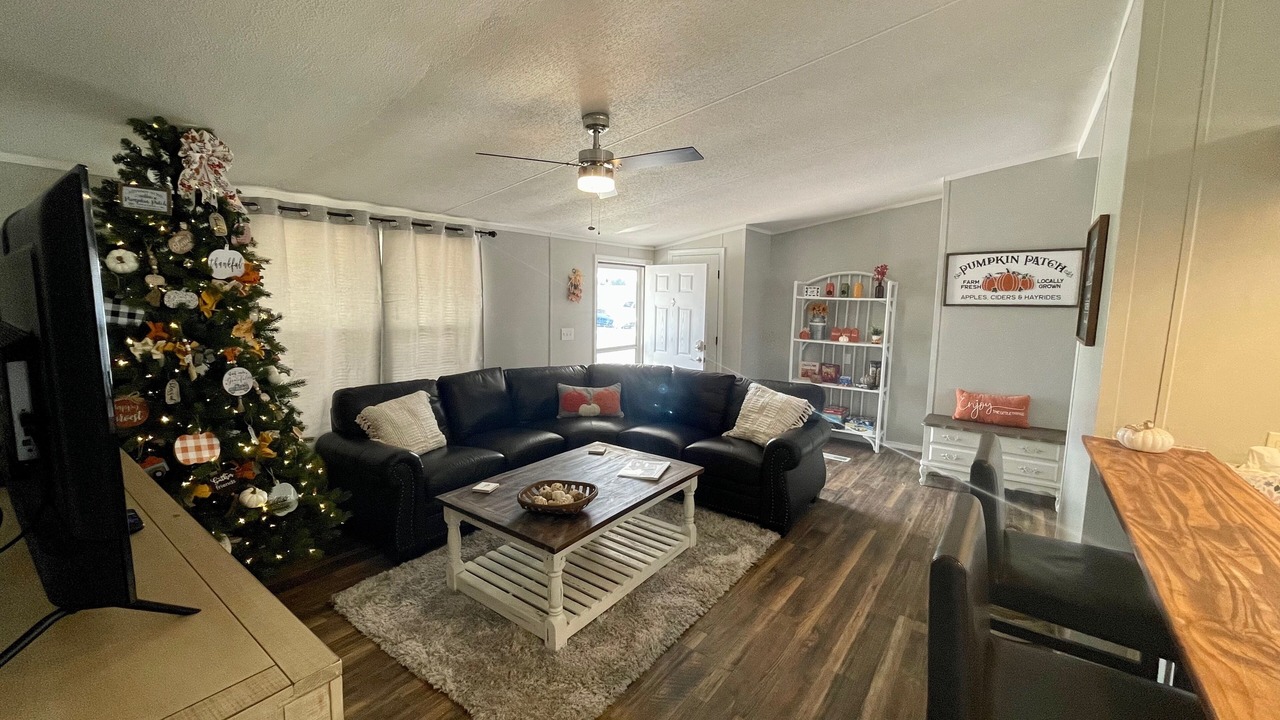 Photo of Livingroom in Mead