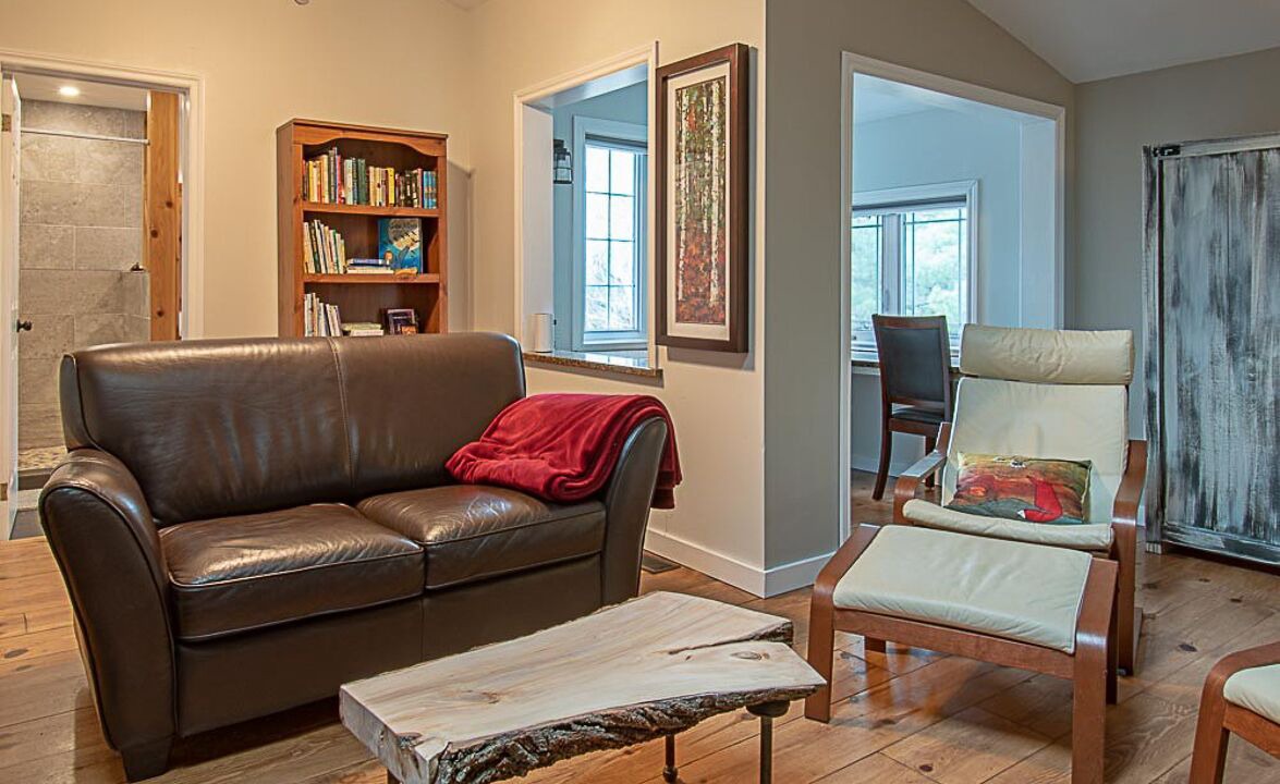 Photo of Livingroom in Monetville