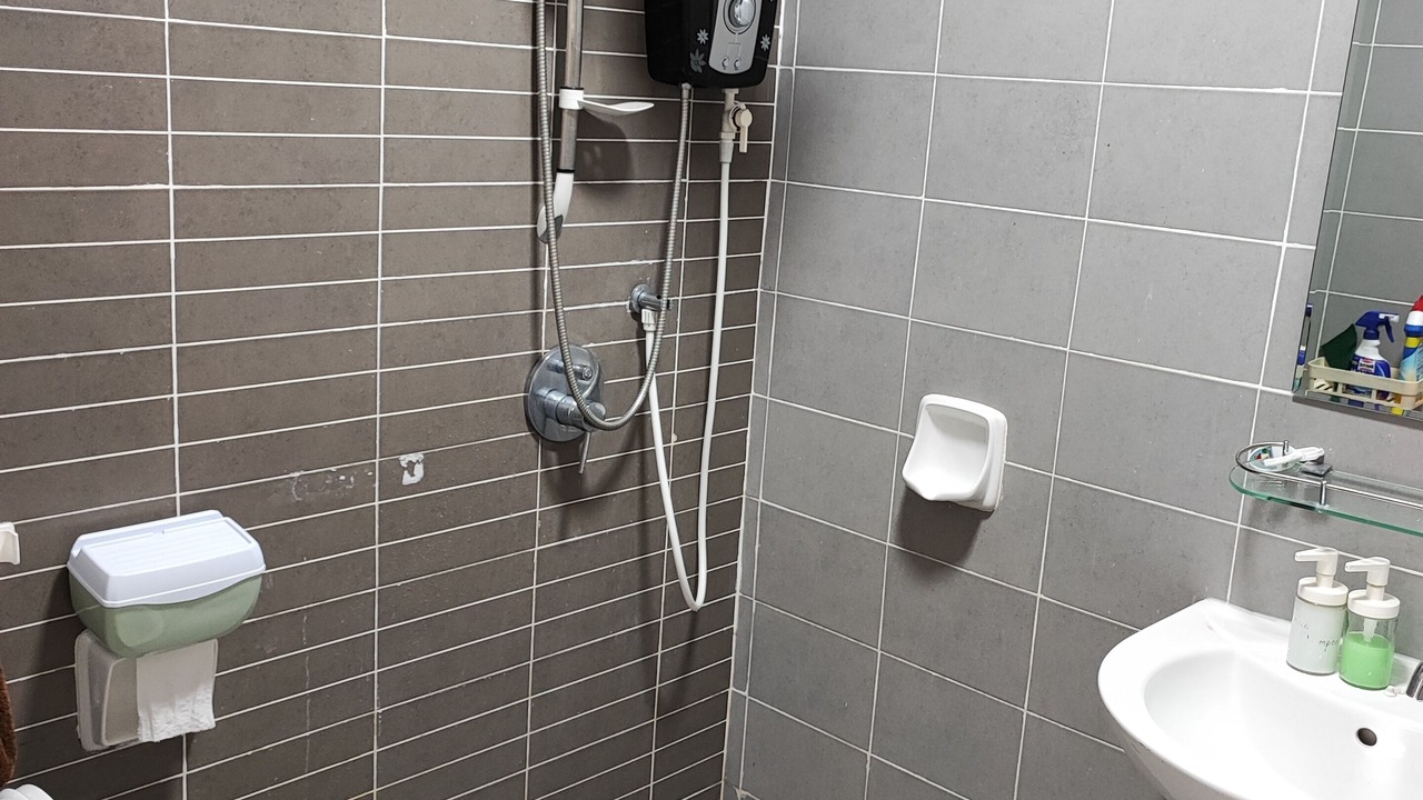 Photo of Bathroom in Taman Mount Austin