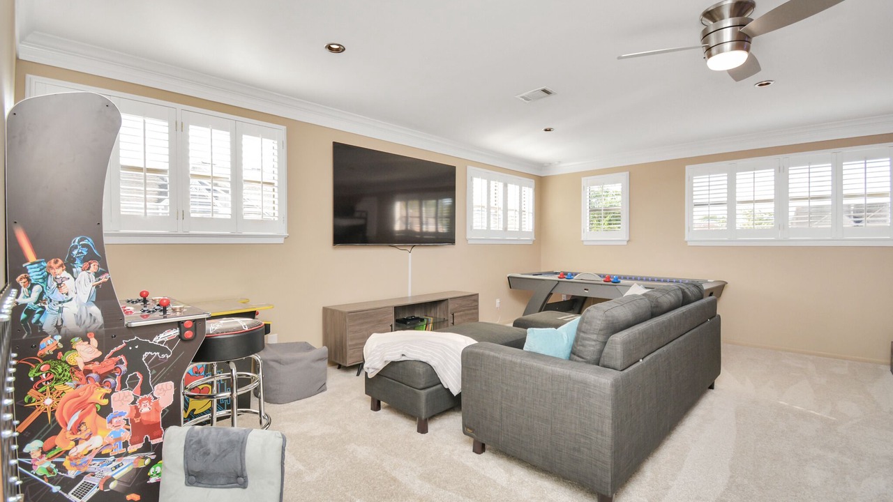 Photo of Livingroom in April Sound