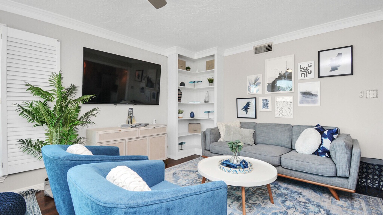 Photo of Livingroom in April Sound