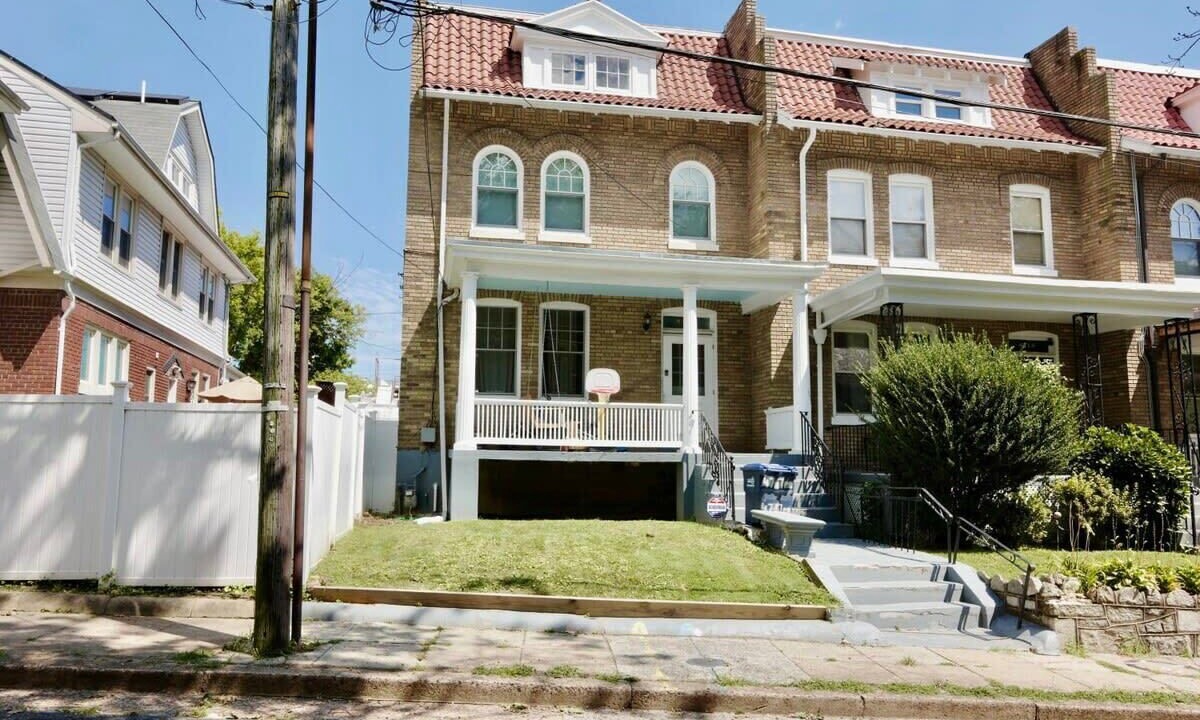 Photo of Others in 16th Street Heights