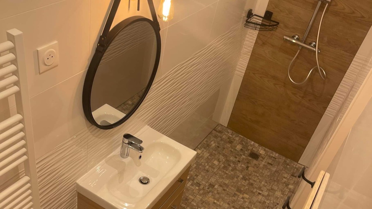 Photo of Bathroom in Angerville-l'Orcher