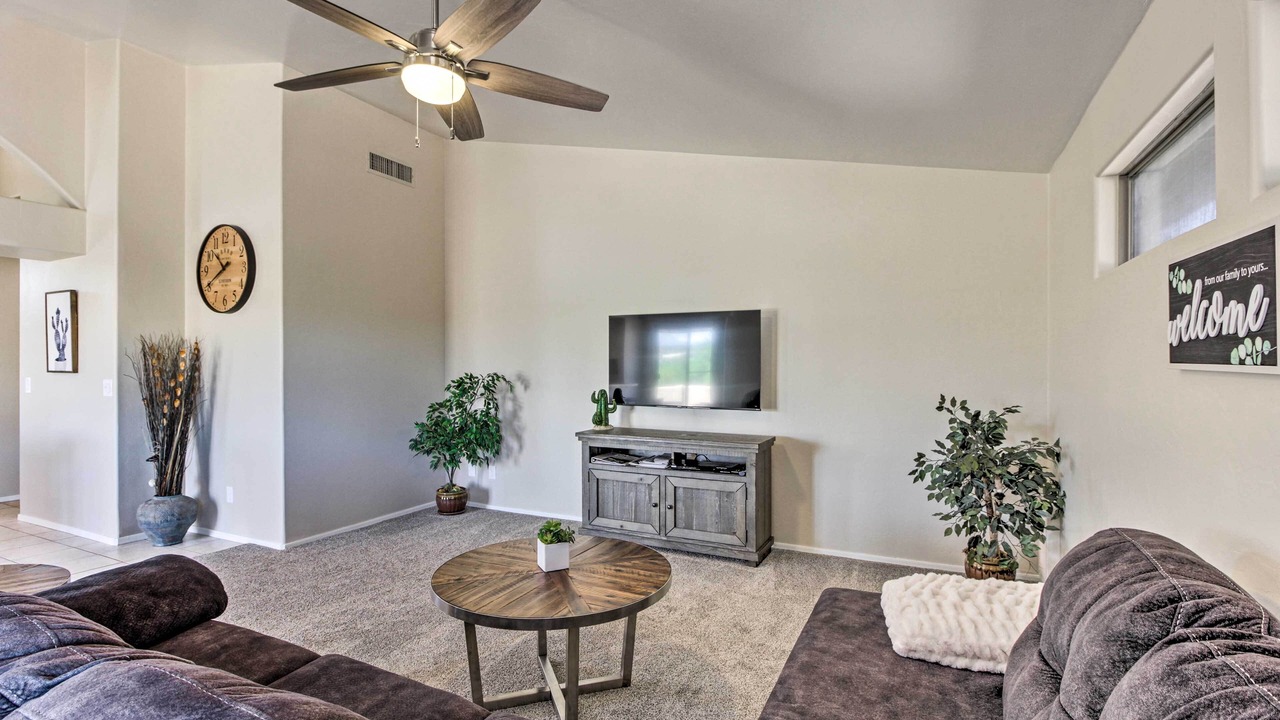 Photo of Livingroom in Catalina Shadows Estates