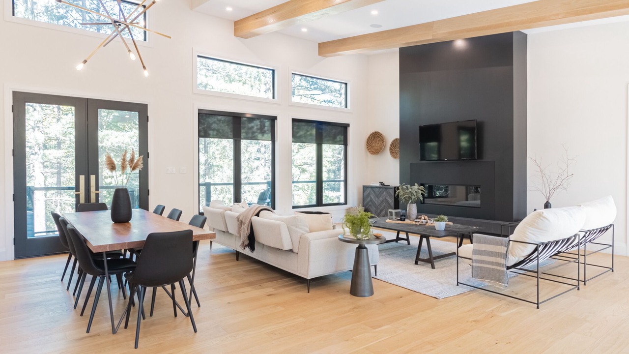 Photo of Livingroom in Grand Bend