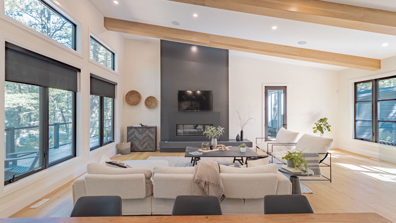Photo of Livingroom in Grand Bend