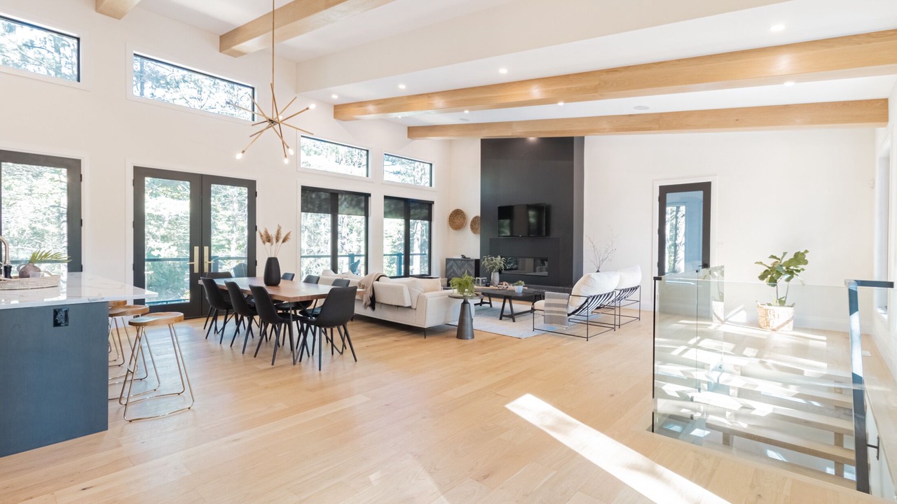 Photo of Livingroom in Grand Bend
