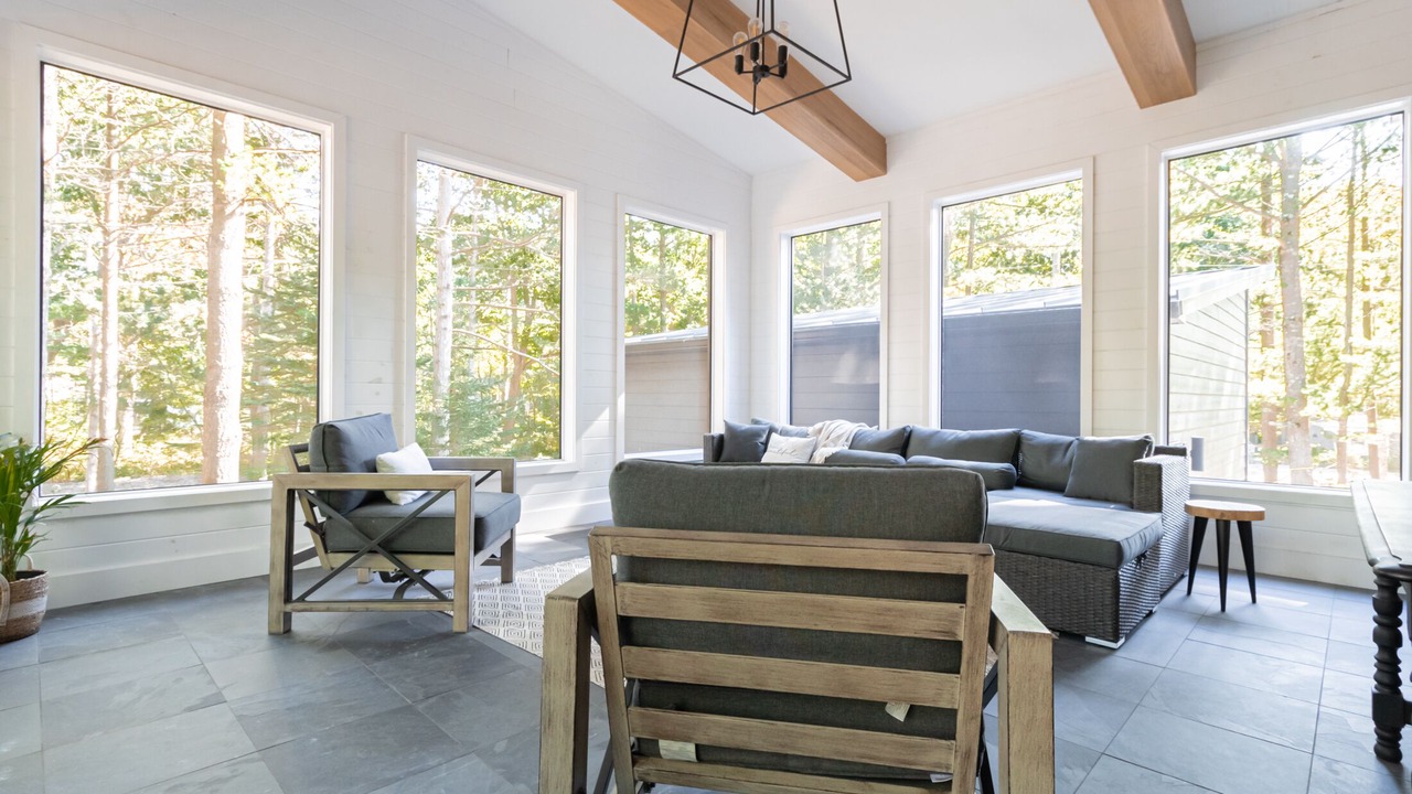 Photo of Livingroom in Grand Bend
