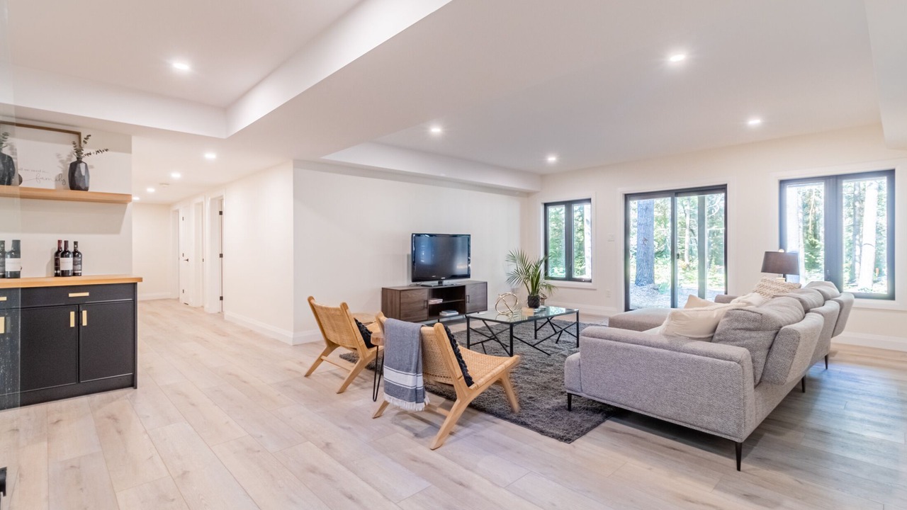Photo of Livingroom in Grand Bend