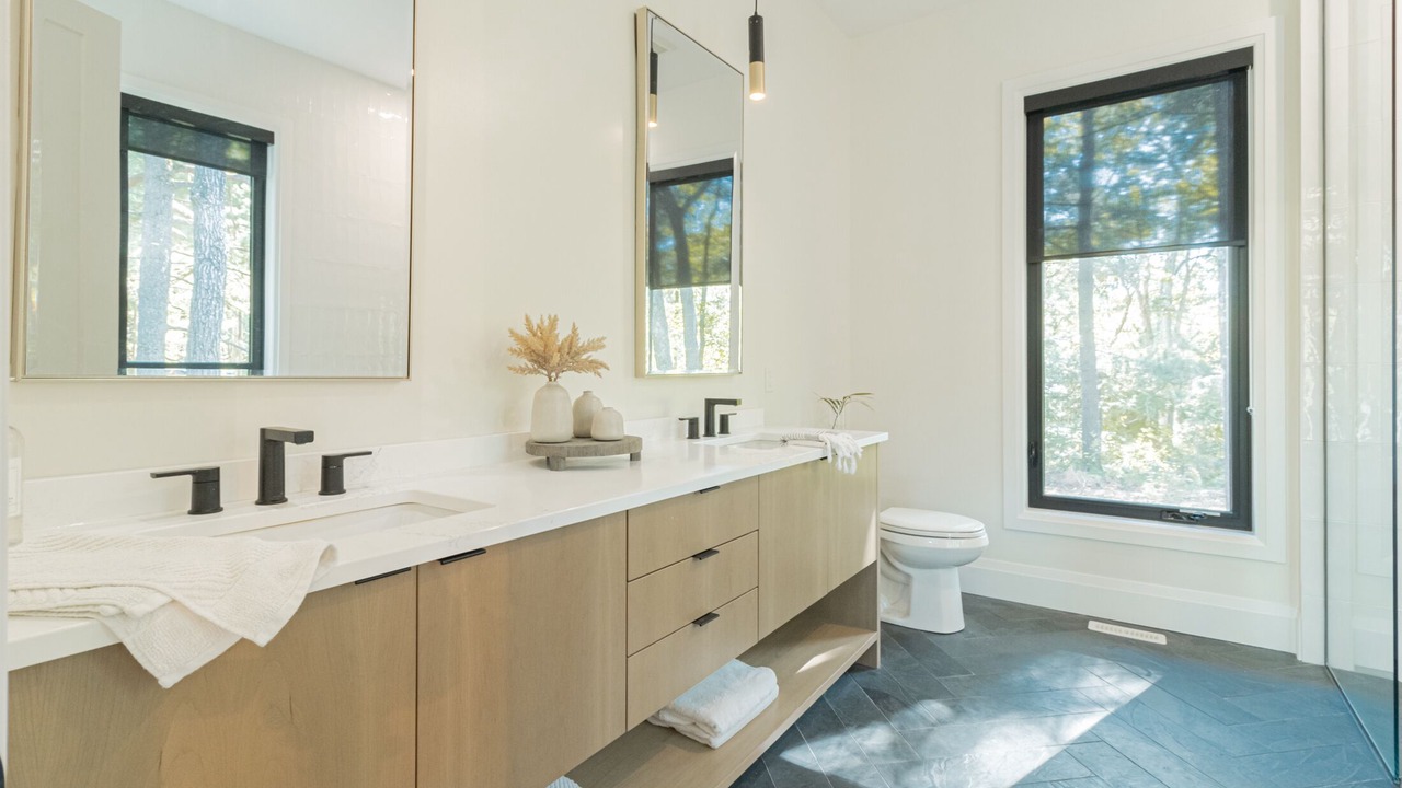 Photo of Bathroom in Grand Bend