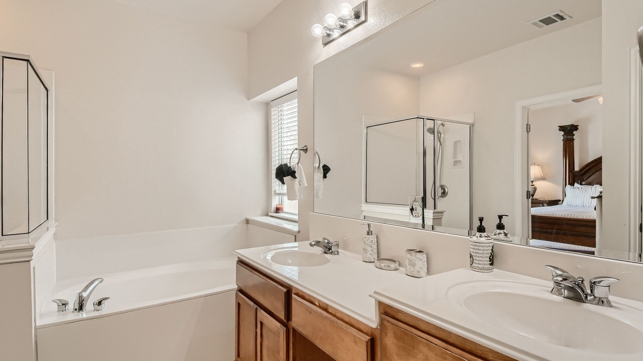 Photo of Bathroom in Forest Oaks