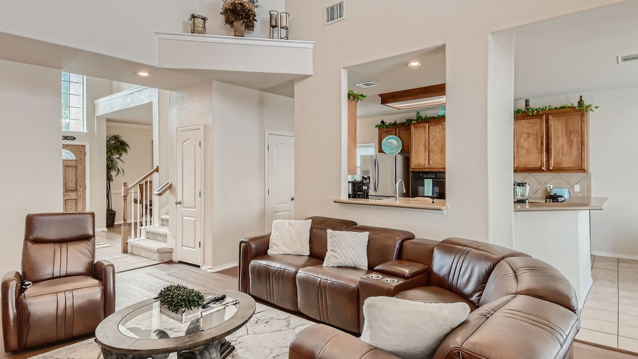 Photo of Livingroom in Forest Oaks