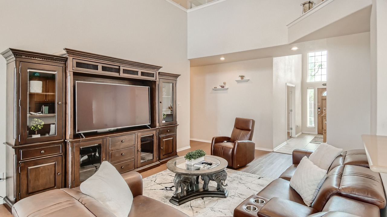 Photo of Livingroom in Forest Oaks