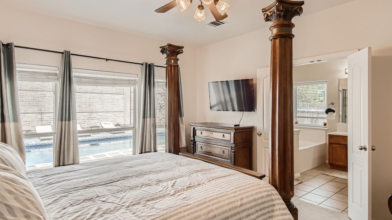 Photo of Bedroom in Forest Oaks