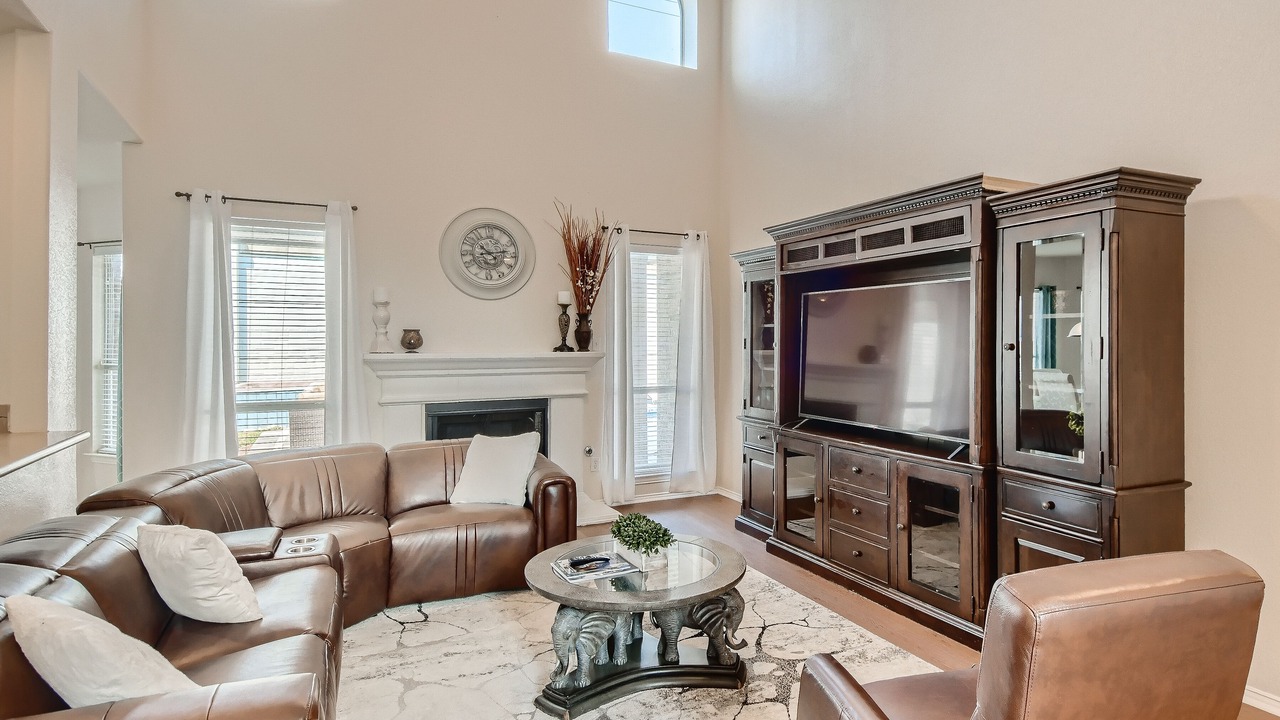Photo of Livingroom in Forest Oaks