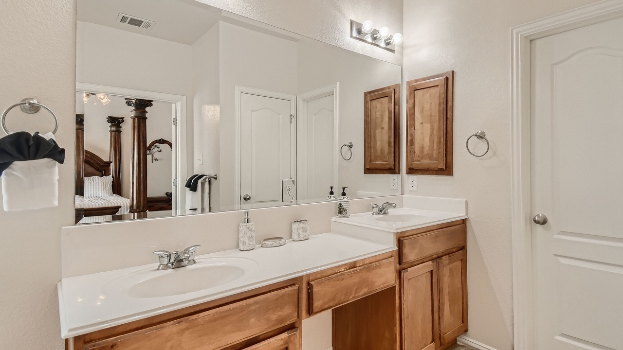 Photo of Bathroom in Forest Oaks