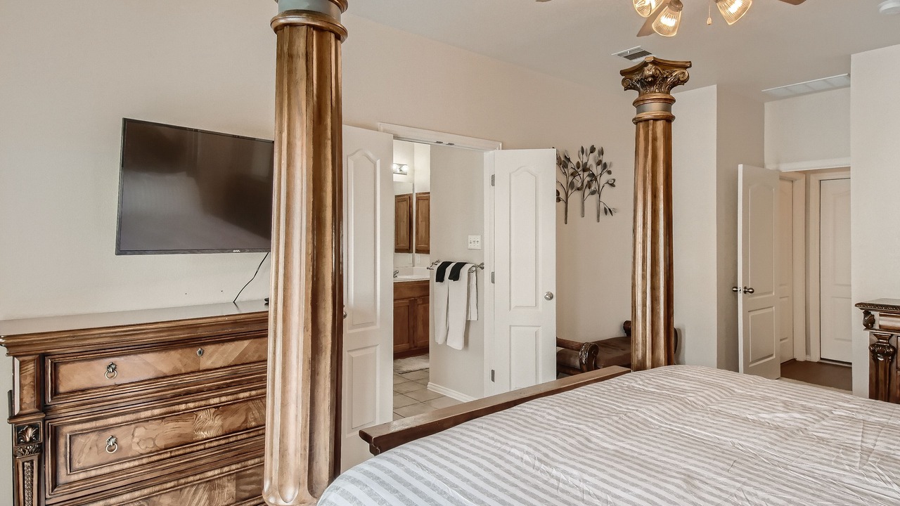 Photo of Bedroom in Forest Oaks