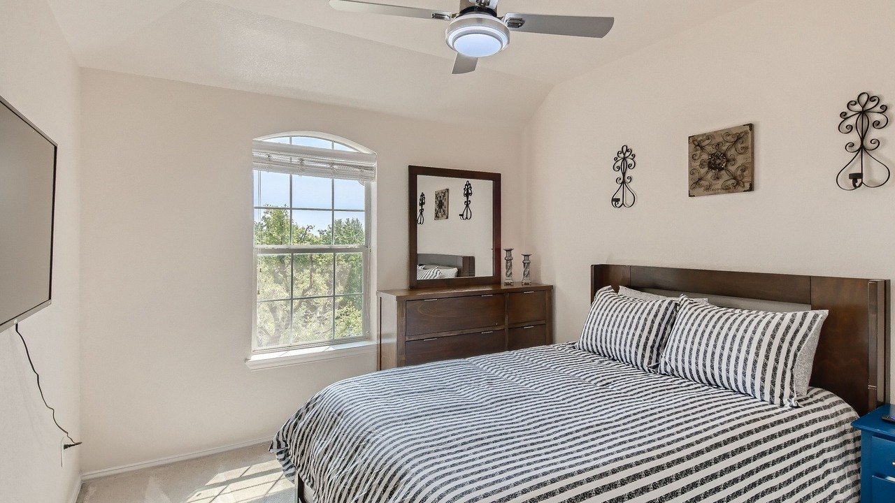 Photo of Bedroom in Forest Oaks