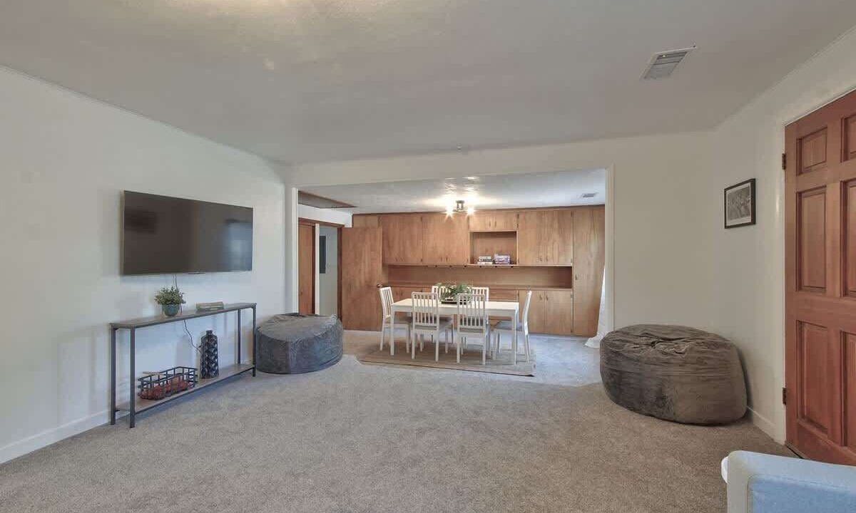 Photo of Livingroom in McMinnville