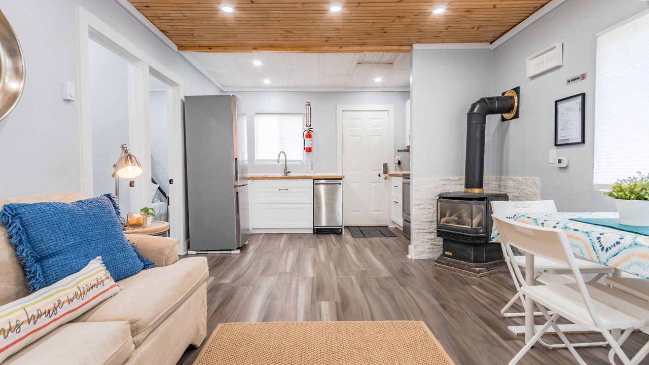 Photo of Livingroom in Wasaga Beach