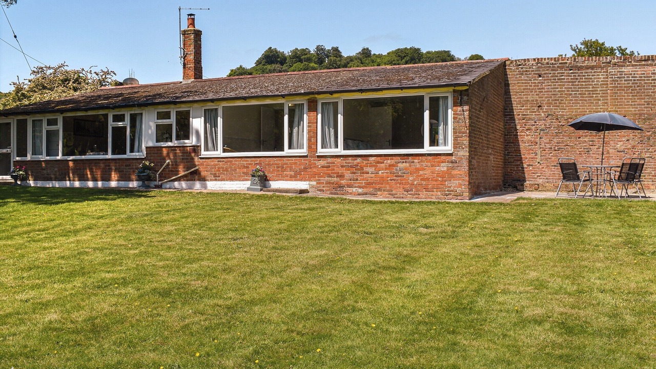 Photo of Others in Etchinghill