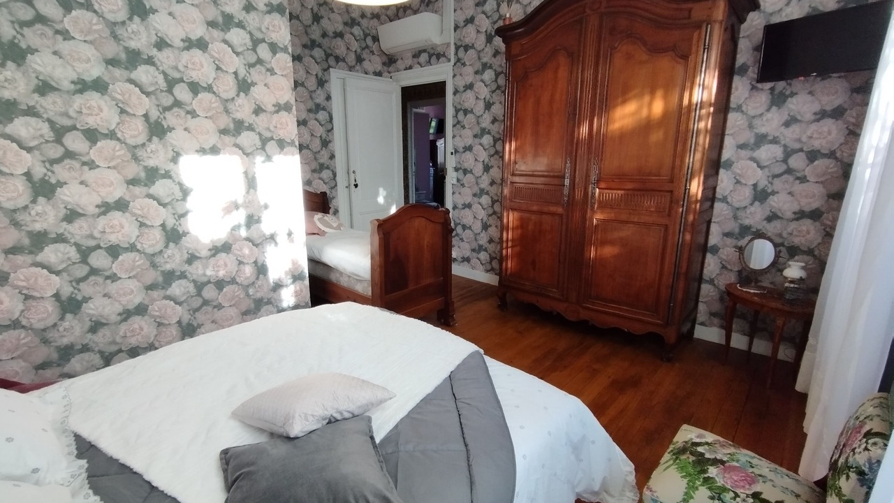 Photo of Bedroom in Monprimblanc